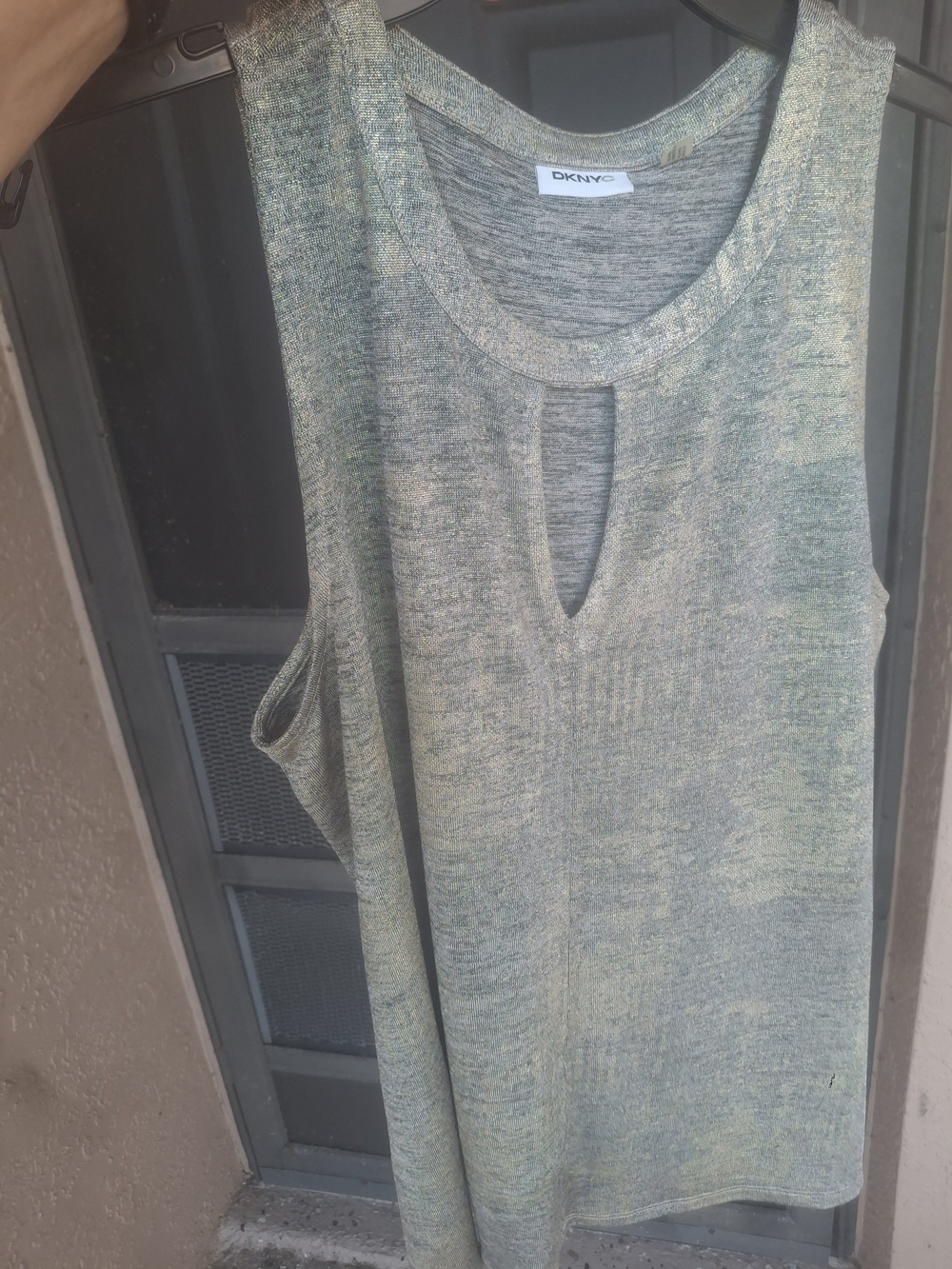 DKNYC Metallic Shimmer Sleeveless Top Keyhole Neck Champagne Silver/gold Large